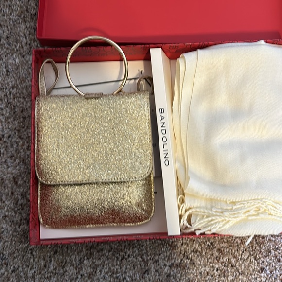 NWT Bandolino gold purse with large cream color scarf gift set - Picture 3 of 4